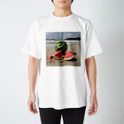 はちみつあめの浜辺のスイカ Regular Fit T-Shirt