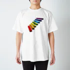 kimchinの宙に浮かんだメタリックな階段 Regular Fit T-Shirt