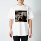 zigerparkの寝転ぶ猫 Regular Fit T-Shirt