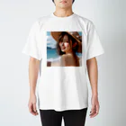 hopeデザインの海辺の美女 Regular Fit T-Shirt