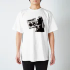 81artworksのGirl with a boombox Regular Fit T-Shirt