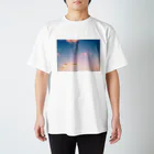 saaの飛行機雲と夕焼け Regular Fit T-Shirt