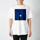 菜の花の夜空に浮かぶ一輪の花 スタンダードTシャツ