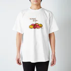 Nari's Farm(ナリズファーム)ひつじと桃の桃ゴロゴロ Regular Fit T-Shirt