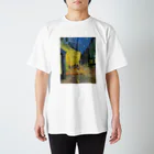 Art Baseのゴッホ / 夜のカフェテラス / 1888 / Terrasse du café le soir Regular Fit T-Shirt