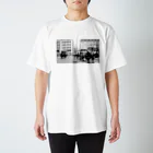 yuriekonoの馬車がいる風景 Regular Fit T-Shirt