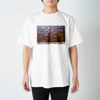 狂気のいぬ屋さんのTime is a river without shores. Regular Fit T-Shirt