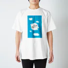 「ましねこ！」公式ストアのましねこ！｜猫様と飛ぶ(スカイブルー) Regular Fit T-Shirt