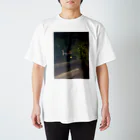 botamochiiの真夜中の眼光 Regular Fit T-Shirt