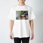 まなみんごのゆるいグッズ屋さんの笑顔でお迎え Regular Fit T-Shirt