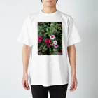 Mika Nomuraの綺麗な花 Regular Fit T-Shirt