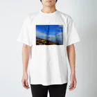 秋田の緋鯉の鵜ノ崎海岸 Regular Fit T-Shirt