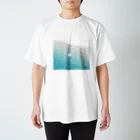 はしもとかとうのバカンスアザラシ Regular Fit T-Shirt