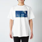 希緒@鬱休養中の青と白が映える空 Regular Fit T-Shirt