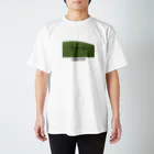 マイクスタンドの"マイキー"のマイクスタンドのマイキー　《芝生ごろん》 Regular Fit T-Shirt