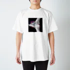 E-tengiの宇宙からこんにちは、わたしの足 Regular Fit T-Shirt