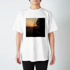 なの@なんとなくショップ？のどこかの夕日 Regular Fit T-Shirt