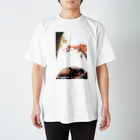 シッポ追いの猫写真店のサビ猫と紅葉 Regular Fit T-Shirt