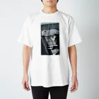 ナスボの野生の猫 Regular Fit T-Shirt