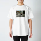 きしの島猫遠近法 Regular Fit T-Shirt