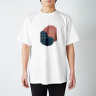 SANKAKU DESIGN STOREの事件の匂いがするペンション。 Regular Fit T-Shirt