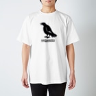 ムクデザインのカラスポップ・ハシボソガラス Regular Fit T-Shirt