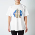 SANKAKU DESIGN STOREの僕らはただの動物。 青 Regular Fit T-Shirt