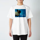 ちばっちょ【ち畳工房&猫ねこパラダイス】の青い海と青い瞳のシャム猫 Regular Fit T-Shirt