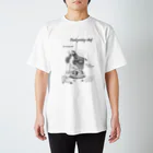 プリズモリイの箱の【ビントロングキングダムシリーズ】ビントロングのフルーツパティシエ スタンダードTシャツ