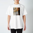 チェリー木下の作品倉庫のダンボール絵「ヒカリニキエテユクモノ」 Regular Fit T-Shirt
