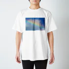 mizuphoto galleryのRainbow carrying happiness(文字入り) スタンダードTシャツ