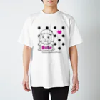 キャロライン企画の憎めないブス（モノクロピンク） Regular Fit T-Shirt