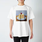 ｻﾝｼｮｸ.のケーキ！ [スクエア] Regular Fit T-Shirt