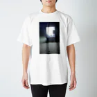 石垣星児の夜の海の自販機 Regular Fit T-Shirt