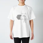 R503の花束をくれるネコ Regular Fit T-Shirt