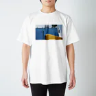 無観客展覧会『Keep clear of』　展覧会グッズの黄色い看板 Regular Fit T-Shirt