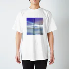 NANAPIAの夜明けの飛行機雲 Regular Fit T-Shirt