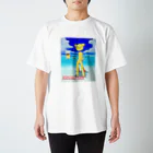 はさきさんの実家のビールを持ったはさきさん スタンダードTシャツ