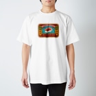 海鮮ショップ　気まぐれデザインの泳ぐ寿司水浴場 Regular Fit T-Shirt