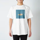 もち子のピザでねんねのカワウソ Regular Fit T-Shirt