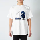 みやたに。工房のねこちゃんにお魚あげる Regular Fit T-Shirt