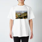 ART_collectionの「ガーンジーのムーランウエット湾周辺の丘」ルノワール スタンダードTシャツ