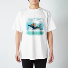Torafare(yamachaYuka)のサメと遊ぶ虎さん Regular Fit T-Shirt
