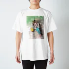 ビリケン昭和の北欧から来た少女 Regular Fit T-Shirt