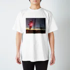 W_Market（ﾀﾞﾌﾞﾙﾏｰｹｯﾄ）の夕闇にまぎれるネコくん Regular Fit T-Shirt