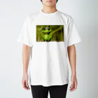 さかの笑うカエル Regular Fit T-Shirt