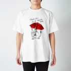 kanako-mikanのHave fun on a Rainy day (Red Umbrella) Regular Fit T-Shirt