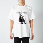 chichi1123のFree Hug カンガルー Regular Fit T-Shirt