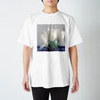 the Waning MoonのWhite tulips  Regular Fit T-Shirt