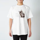 ねこだからのハチのおねがい Regular Fit T-Shirt